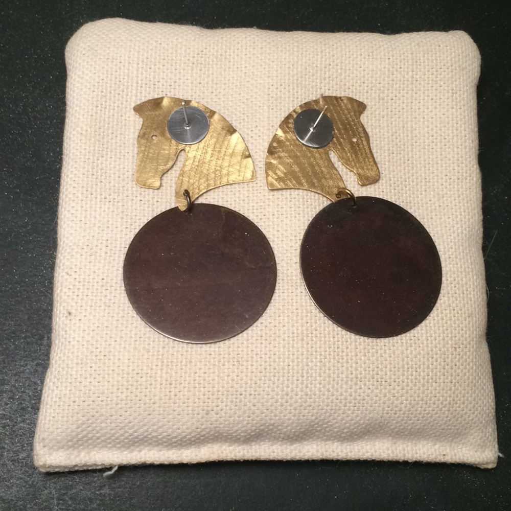 Beautiful natural brass and gold horse earrings - Picture 3 of 4